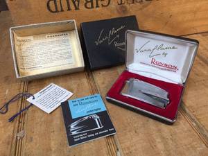 lot 114 image: Vintage Ronson Vara-flame with Box