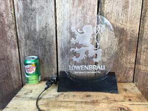 lot 124 image: Lowenbrau Light-Up Sign