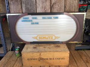 lot 127 image: Vintage SCHLITZ Light-Up Menu Board