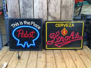 lot 133 image: Pabst and Strohs Beer Lights