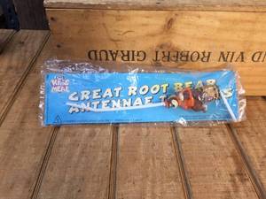 lot 140 image: Vintage A&W Rootbeer Kids Meal StrawAntennae Topper