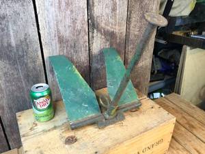 lot 159 image: Vintage Flat Boat Anchor