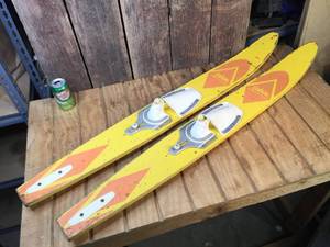 lot 162 image: Vintage Tahoe Youth Water Skis