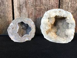 lot 177 image: 2 Geode Mineral - Rocks