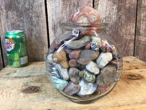 lot 182 image: Variety Agates - Minerals - Some Polished