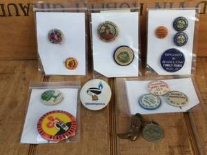 lot 188 image: Vintage Group Pinback Buttons - Texaco
