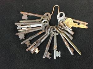 lot 198 image: Antique Keys - Skeleton Keys
