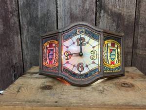 lot 208 image: Vintage Old STYLE Light Up Clock