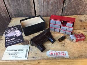 lot 219 image: Vintage True-Vue Viewer with 12 Films
