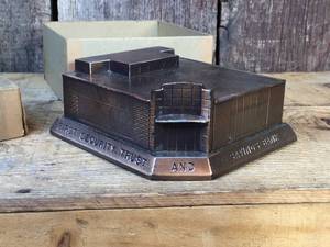 lot 222 image: Vintage Banthrico International Replica Bank