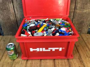 lot 223 image: 6.5 Lb of LEGOS