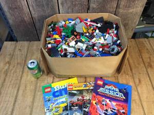 lot 224 image: 9 Lb of LEGOS