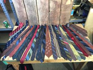 lot 233 image: 28 Vintage Mens Ties
