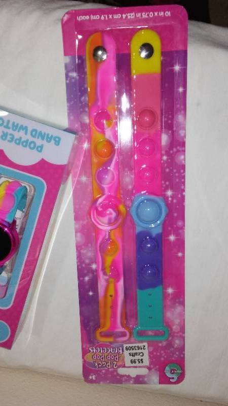 lot 626 image: LED Digital Childrens Watch with Pop It Interactive Band and Bracelets (2)