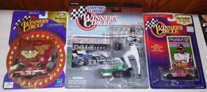 lot 640 image: NASCAR Dale Earnhardt Winners Circle 164 Scale, (3)