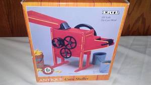 lot 660 image: Corn Shelle 18 scale ERTL.