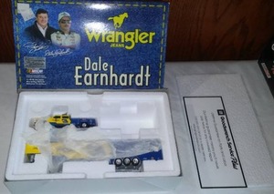 lot 928 image: NASCAR Dale Earnhardt Dually and show trailer, 1 of 3504.