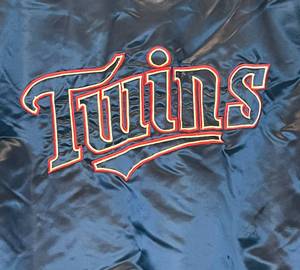 lot 30 image: Minnesota Twins Vintage Retro Jacket, size Large DeLong Brand with snap buttons, Rare