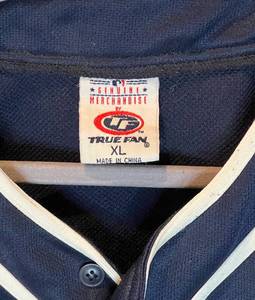 lot 31 image: Minnesota Twins Vintage Retro Jersey, size XL True Fan Genuine Merchandise Brand Baseball