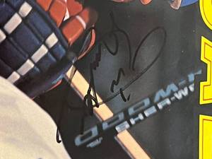 lot 87 image: Mark Messier Signed 1991 NHL Hockey Goal Magazine