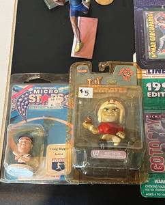 lot 125 image: Sports Figurine and Bobblehead Assortment, 10 Total