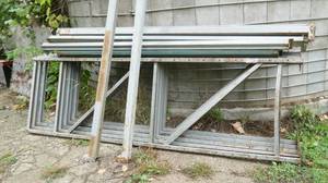 lot 27 image: Teardrop Pallet racking - THREE 10ft uprights and EIGHT 9ft beams