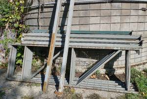 lot 51 image: Teardrop Pallet racking - TWO 9ft 5in uprights and EIGHT 8ft beams