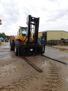 lot 1 image: 1997 4-Wheel Drive Load Lifter Rough Terrain Forklift with Heated Cab