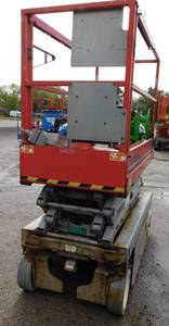 lot 18 image: 2011 SkyJack SJIII3219 Scissor Lift