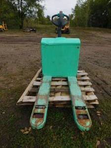 lot 22 image: 2017 Mitsubishi PW23 Electric Pallet Jack