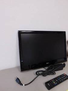 lot 42 image: 22 LG TV w  Remote