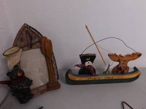 lot 43 image: Misc. Lot of Rustic Home Decor