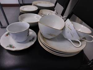 lot 50 image: 26 - Piece Glass Dishes