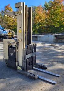 lot 14B image: Crown 35RRTT Electric Stand-Up Reach Truck