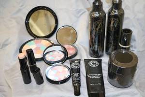 lot 2 image: SIGNATURE A by Adrienne Arpel - Makeup, Face and Body Treatments