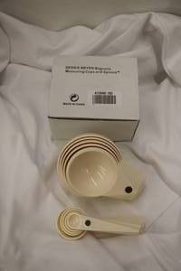 lot 55 image: NEW Magnetic Measuring cups and spoons