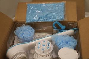 lot 63 image: NEW Spin Spa Body Scrubbe rBLUE - Clean & Exfoliate
