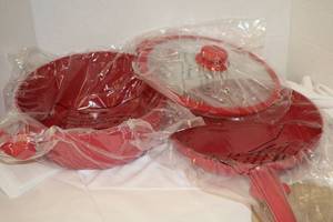 lot 70 image: 3 Piece Cooking set - RED- Skillet, Dutch Oven & Clear Lid