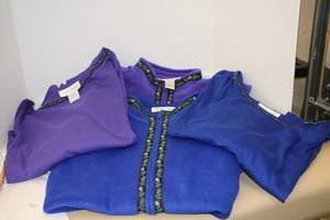 lot 72 image: SUSAN Graver - 4 pieces Vests and crew neck LS shirts - PurpleBlue