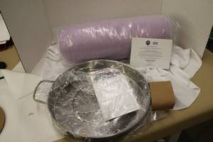 lot 79 image: NEW Stainless Steel Strainer & Cool Pillow