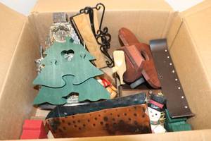 lot 86 image: Misc Xmas - small, shelf items