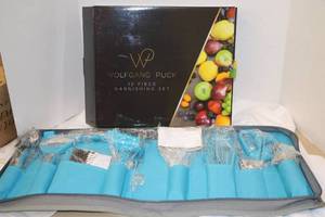 lot 98 image: WOLFGANG PUCK 12 piece Garnish Tool kit.