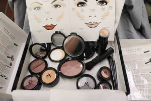 lot 100 image: Michael Maron Mojave Magic Beauty Products #1