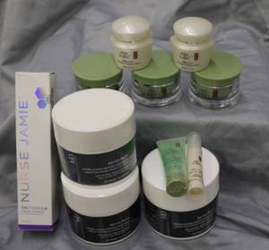lot 115 image: LUXURY Facial Products - 11 Items