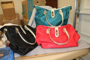 lot 122 image: JM NY Travel Ease Tote Bags 3 different colors  Highly Functional Well Made
