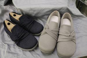 lot 126 image: BZees Slip on Cloud Nine casuals.  Blue 7.5W  Gray 8W - in original boxes