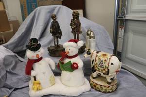 lot 129 image: Holiday and Kitchen, Statues set