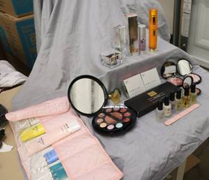 lot 159 image: SERIOUS SKINCARE-IT-PRIA & Pro Nail products, Facial Kit