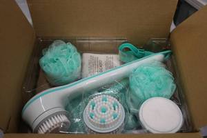 lot 138 image: NEW Spin Spa Body Scrubber - Clean & Exfoliate