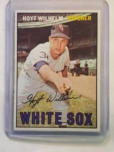 lot 116 image: Hoyt Wilhelm 1967 Topps No. 422